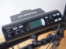Roland TD-4 Soundmodul mit Netzteil und Kabelbaum