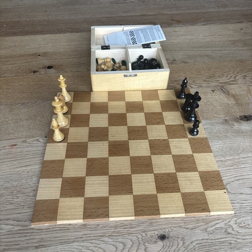Schachbrett mit figuren holz - schachbrett,