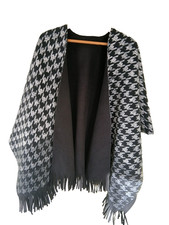 Poncho Decke Schal Winter Cardigan Cape Umhang Überhang Fleece schwarz/weiß
