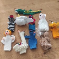 10 x Spielzeug Fingerpuppe - Neun davon gestrickt - Konvolut Sammlung