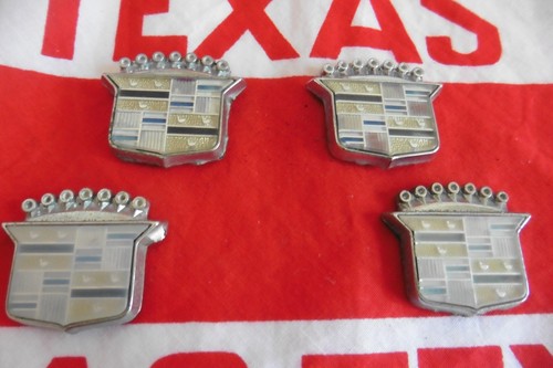 Emblem badge cadillac - 4, us