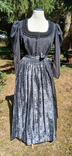 Traditionelles langes dirndl - traditionelles,