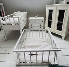 Puppenbett, Bettwäsche ,Matratze, Puppenkommode, Spiegelaufsatz,Schrank