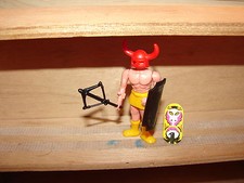 KRIEGER MIT WAFFEN 1992 EU - KRIEGER M. ARMBRUST U. SCHILD (1 AUFKLEBER)