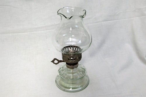 Petroleumlampe aus glas mit - aus,