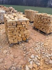 Trockenmauer Sandstein Gartenmauer Ruinenmauer Naturstein Grill ziegel brocken