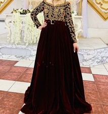 Abendkleid in dunkelroter