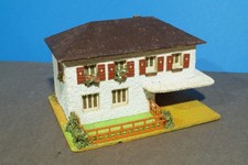 Faller 270 Wohnhaus mit Vordach, Holzbauweise, rote Nummer - 25Q10