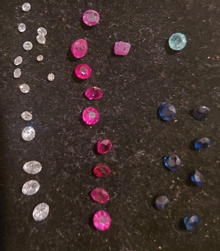 Ausgefasste diamanten rubine - ausgefasste, diamanten,