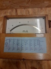 Amperemeter, antik, im Holzgehäuse.