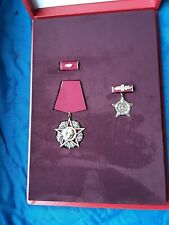 ETUI HELD DER DDR MIT HELD DER DDR UND KARL MARX ORDEN