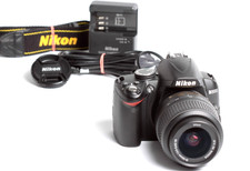 Nikon D3000 DSLR Kamera mit