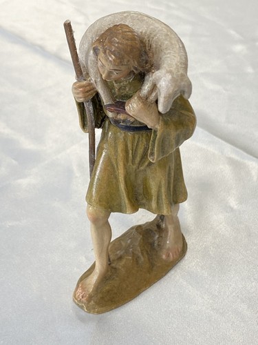 Krippenfigur hirte mit lamm - krippenfigur,