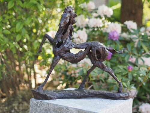 Bronzefigur modernes pferd - bronzefigur,