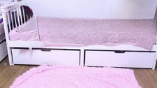 Weißes Bett mit 2 Schubladen