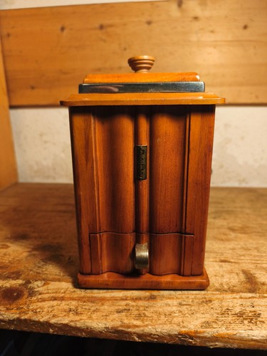 Alte seltene kaffeemühle - alte,