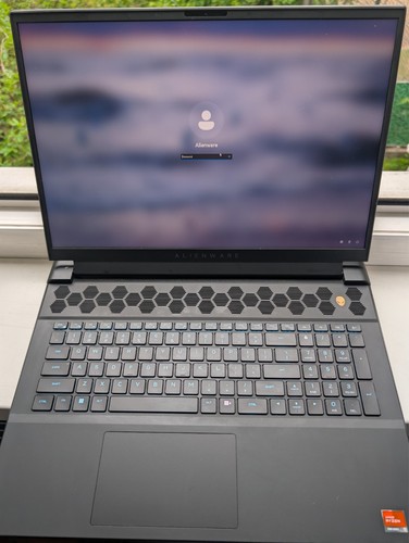 Alienware m18 480hz - m18,