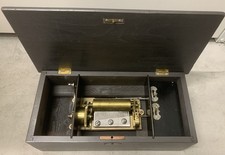 Walzenspieluhr aus Holz