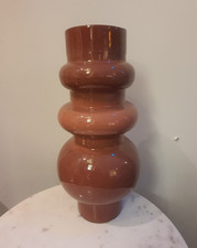 Moderne dekorative Metallvase