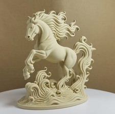 Elegante Pferde Skulptur weiß