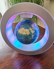 Magnetschwebekugel  Leuchte -  Globus dreht und schwebt - Schreibtischdeko ...  