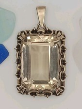 großer Kettenanhänger, 835