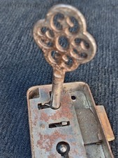 Antikes kleines Möbelschloss