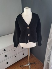 Schwarze Kurz Strickjacke – H+M – gerippt – Knöpfe –Gr. 40 / L - V-Ausschnitt