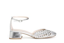 BALLERINA AUS GEFLOCHTENEM