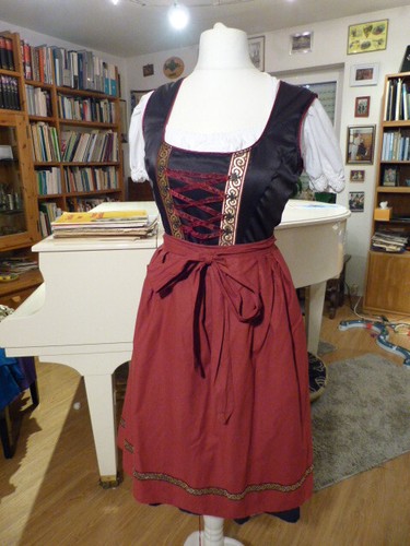 Dirndl schwarz rot - dirndl, schwarz-rot