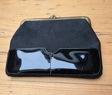 Hübsche 60er-Jahre Vintage Theatertasche Clutch Goldpfeil schwarz guter Zustand