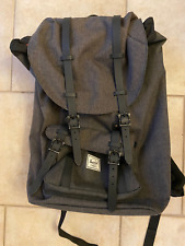Herschel Rucksack Tasche grau innen rot gestreift 25 Liter sehr guter Zustand