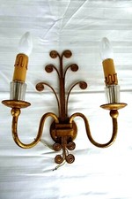 Italienische Wandlampen, goldfarben u. geschmiedet.