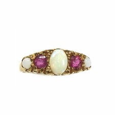 Englischer Opal Rubin Ring in 375 Gold im Victorian Style Bandring datiert 1980 