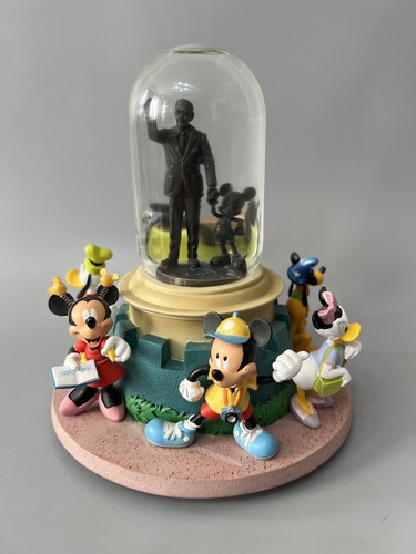 Disney parks partners statue - parks,