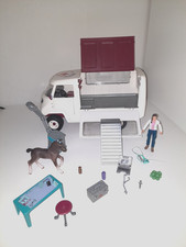 CHLEICH 42381 Tierarztbesuch auf dem Hof / Stall mobiler Tierarzt