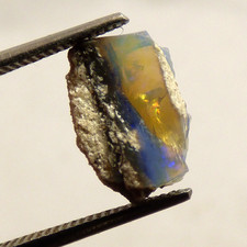 Schwarzer Opal mit lebendigem blauem Feuer Lightning Ridge Australien unpoliert 3,3ct