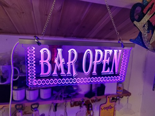 Männerhöhle open bar schild - open,