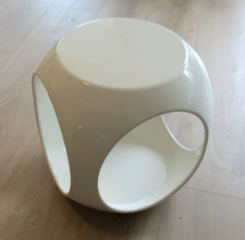 WÜRFEL HOCKER DESIGN BEISTELL