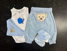 Süßes Baby Set von Steiff, Body, Hose, Tuch & Schuhe, Neu