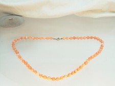 Schöne Korallenrosen Kette