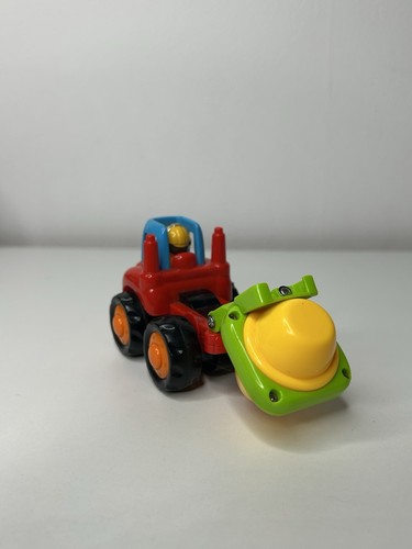 Kleiner traktor aus kunststoff - kleiner,