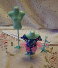 Barbie Kleiderständer 3 Stück, 1 Kleid, 1 Bügel, Vintage