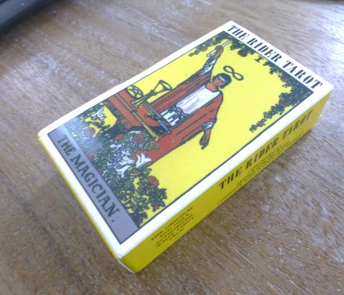 The rider waite tarot deck - waite,