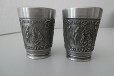 2 Schnapsbecher / Schnapspinnchen, Zinn -Stempel Reinzinn- historische Motive