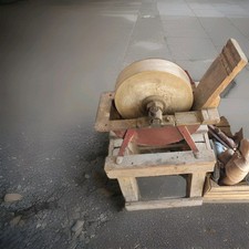 Antiker Schleifstein mit Handkurbel, Holzgestell,  funktionsfähig, ca. 40 cm D