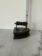  Kleines  Antikes Bügeleisen