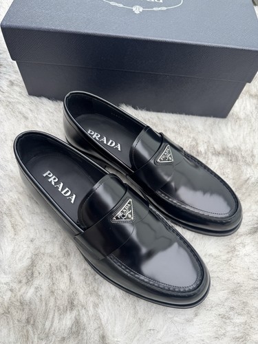 Prada brushed leather loafer - leather,