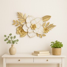 Wanddekoobjekt aus Metall mit