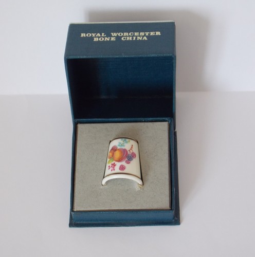 Royal worcester fingerhut - royal,